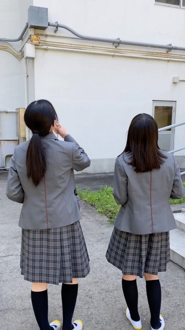 【北鎌倉女子学園　物理の授業】
⁡
中庭から「ドスン！」と大きな音。
のぞいてみると、物理の授業で校舎の高さを求める実験中でした。4階からおもりを落として地面に落下するまでの秒数を計り、建物の高さを計算しているそうです。
ちなみに実験の結果、校舎の高さは約13メートルだそうです。
⁡
#北鎌倉女子学園
#Kitakamakura girls’ school
#Kitakamakura
#北鎌倉　#キタカマ
#神奈川県
#女子校
#私立学校
#中学校
#highschool
#juniorhighschool
#高等学校
#中学生
#物理
#実験
#落下