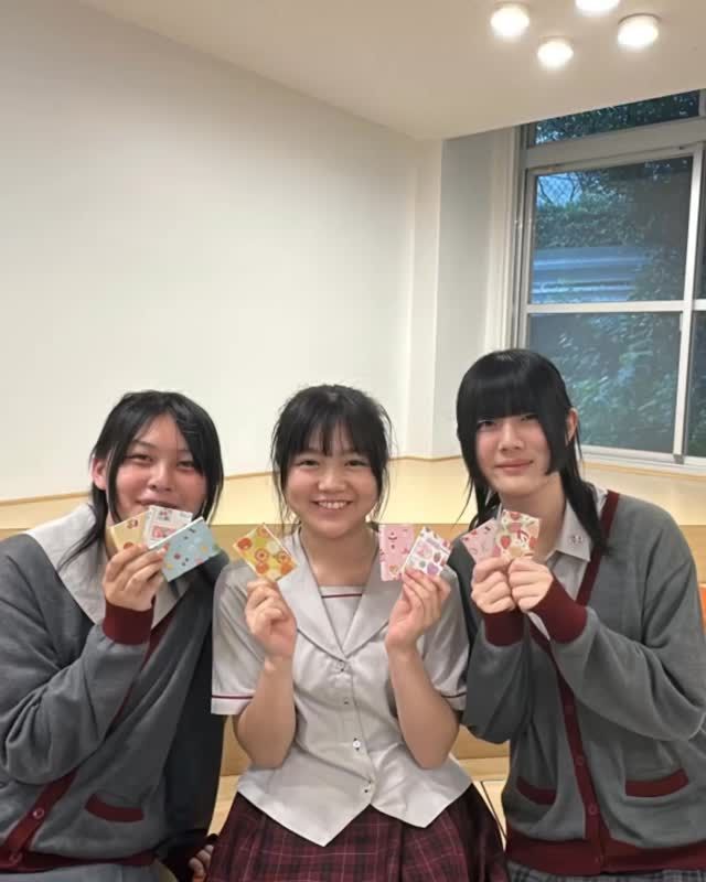 【北鎌倉女子学園　夏の自由研究教室🧪】
⁡
7月27日(日)に行われる夏の自由研究教室より
「豆本作家デビュー」をご紹介します📖
今回は美術部さんが実際に作っている様子を紹介しています！
和気あいあいとした雰囲気の中で、楽しみながらアート体験ができます😊
手のひらサイズのかわいい自分だけの豆本を作ってみませんか？
お申し込みは学園HPまで♪
https://www.kitakama.ac.jp/
⁡
⁡
#北鎌倉女子学園
#北鎌倉
#キタカマ
#神奈川県
#kamakura
#女子校
#私立学校
#中学校
#高等学校
#夏休み
#夏休みの宿題
#自由研究
#紙飛行機
#アクスタ
#レーザーカッター
#豆本
#縄文
#美術部
⁡
⁡
⁡