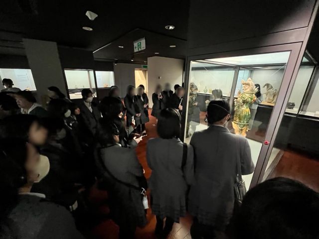 【北鎌倉女子学園　高2修学旅行④】
⁡
最終日は楽しみにしていた故宮博物館に行きました。有名な「白菜」は出張中で会うことができませんでしたが、それでもたくさんの国宝たちを目にすることができ、大変貴重な経験をすることができました。
⁡
修学旅行最後の昼食は、お店の方が歓迎のパネルを作ってくださり、懐かしい日本語の歌を流してくれたりと、おもてなしの心もいただいて、帰路につきました。
⁡
この４日間、ガイドさんをはじめ添乗員さんやホテルの方々、金甌女子高級中学の皆さん、大学生の皆さん、様々な人と出会っていろいろな学びがありました。学園に戻ってからも４日間に得た学びを生かして過ごしていきたいなと思います。
⁡
#北鎌倉女子学園
#Kitakamakuragirls’school
#Kitakamakura
#北鎌倉　
#キタカマ
#神奈川県
#女子校
#私立学校
#中学校
#highschool
#juniorhighschool
#台湾
#高２
#修学旅行
#故宮博物館